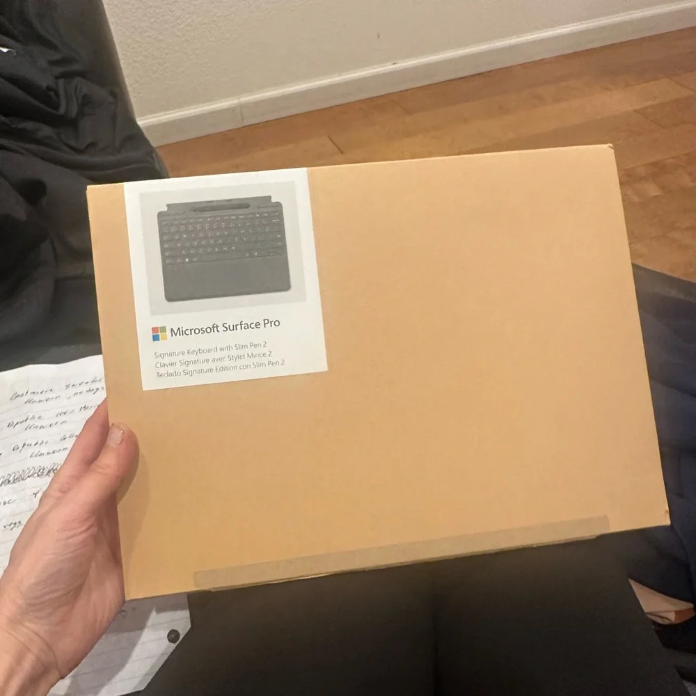Microsoft surface pro signature keyboard with a slim pen 2